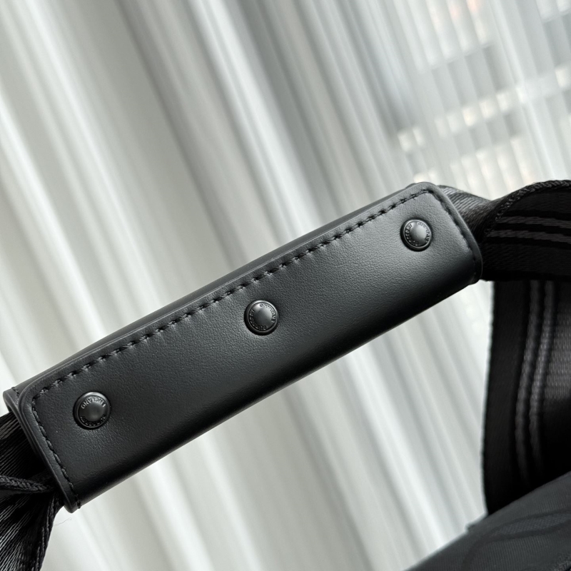 Bv*b*rry travel bags